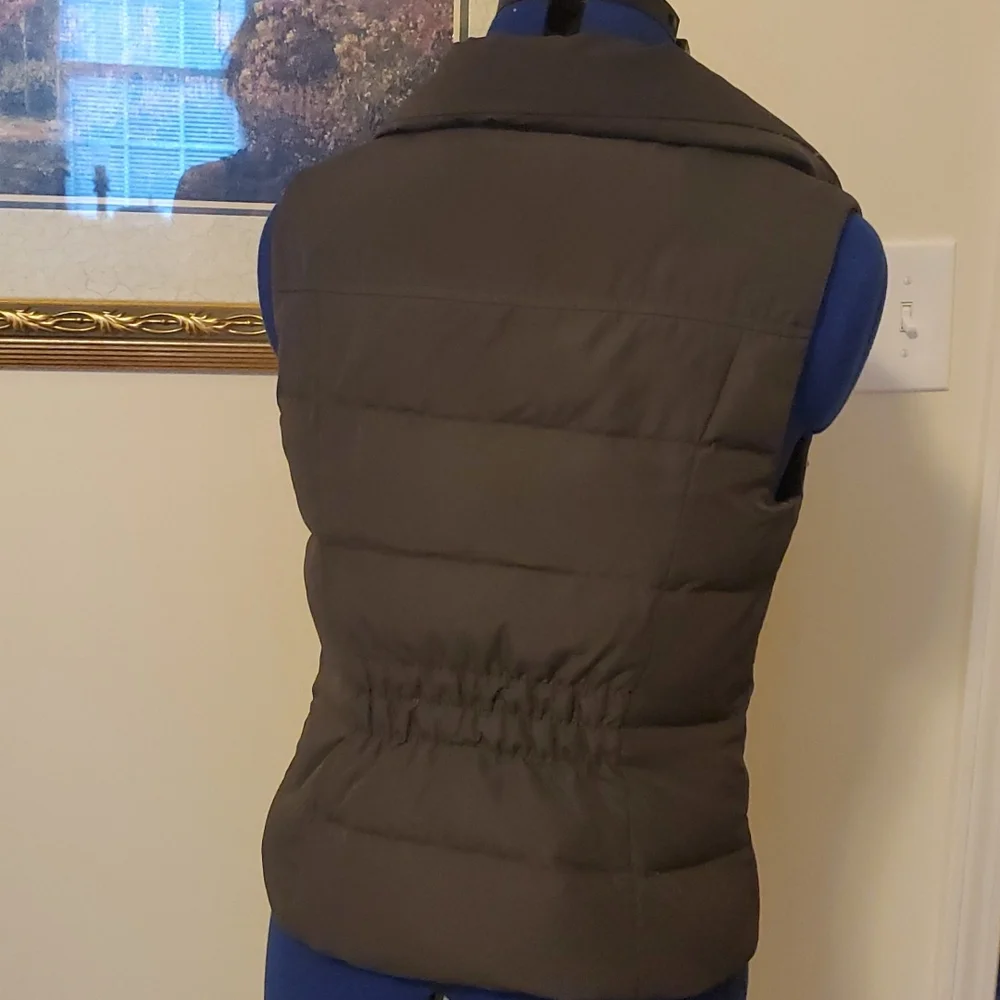 Abercrombie and Fitch puffer vest - Picture 5 of 6